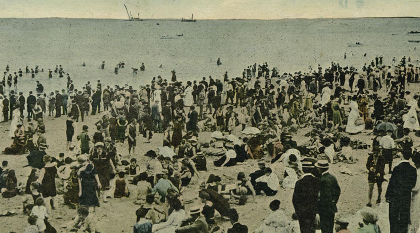 Reward if you find me in this crowd at South Beach, Staten Island, 1900s.