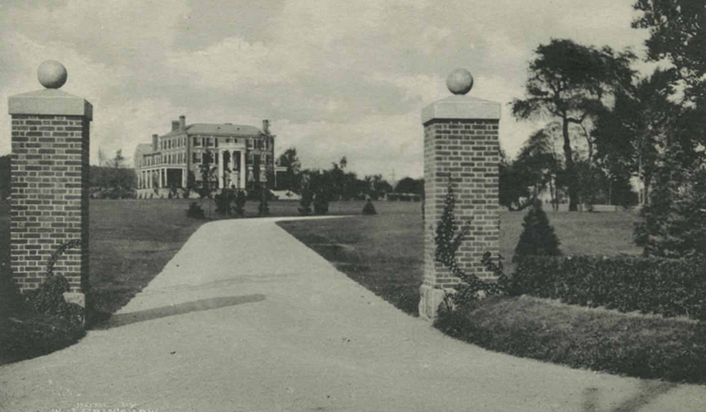 Gateway and drive leading up to a large mansion, Todt Hill, Staten Island, 1900s