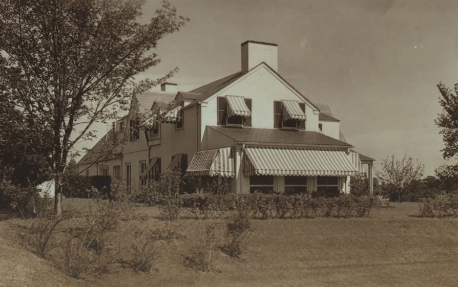 Richmond: Todt Hill Road - Four Corners Road.