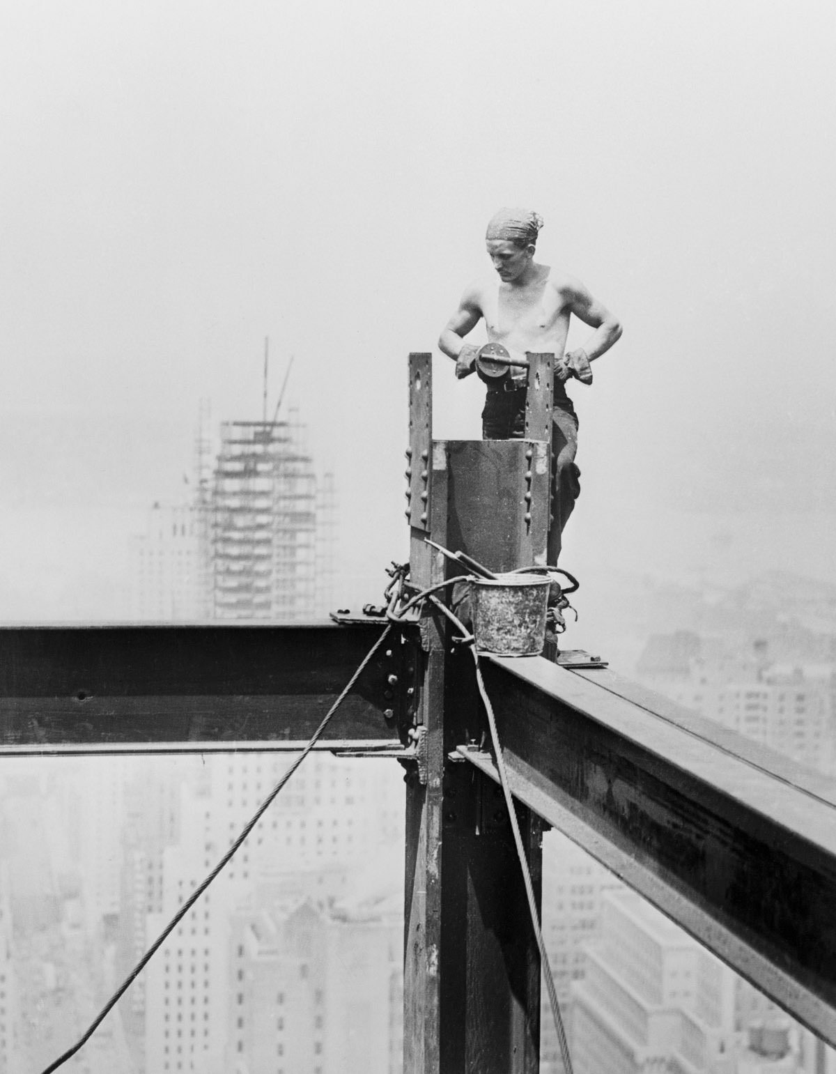 The building on the site of the old Waldorf Astoria will rise 1,284 feet into the air, 1930.