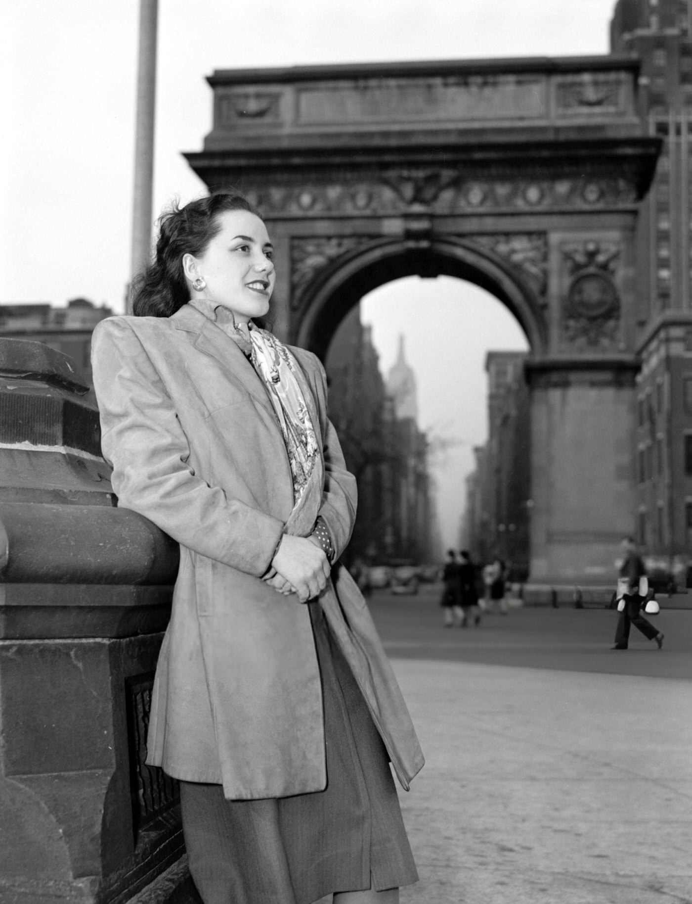 Ann Hathaway with the Arch of Triumph in Washington Square, 1940s.