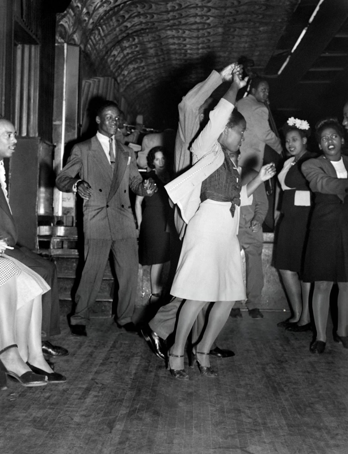 People dance in a night club of Harlem, 1940s.