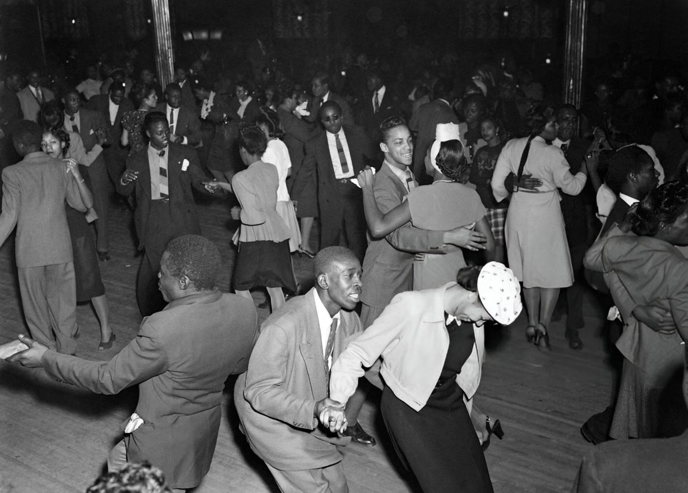 People dance in a night club of Harlem, 1940s.