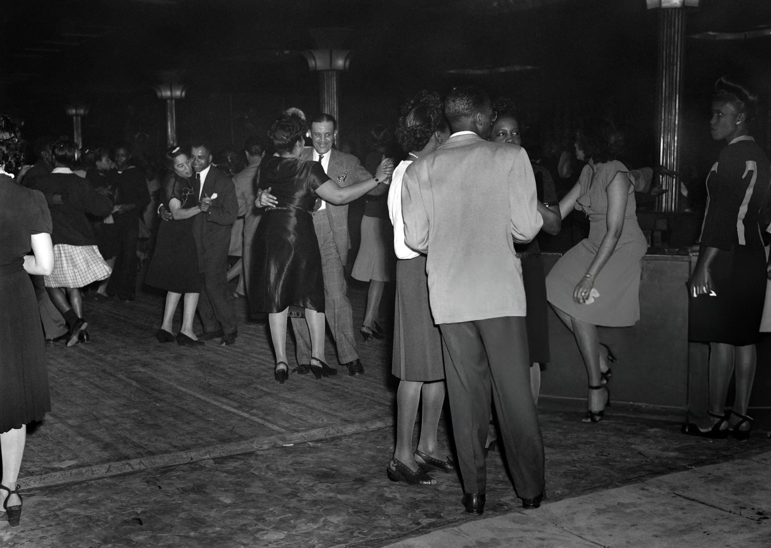 People dance in a night club of Harlem, 1940s.