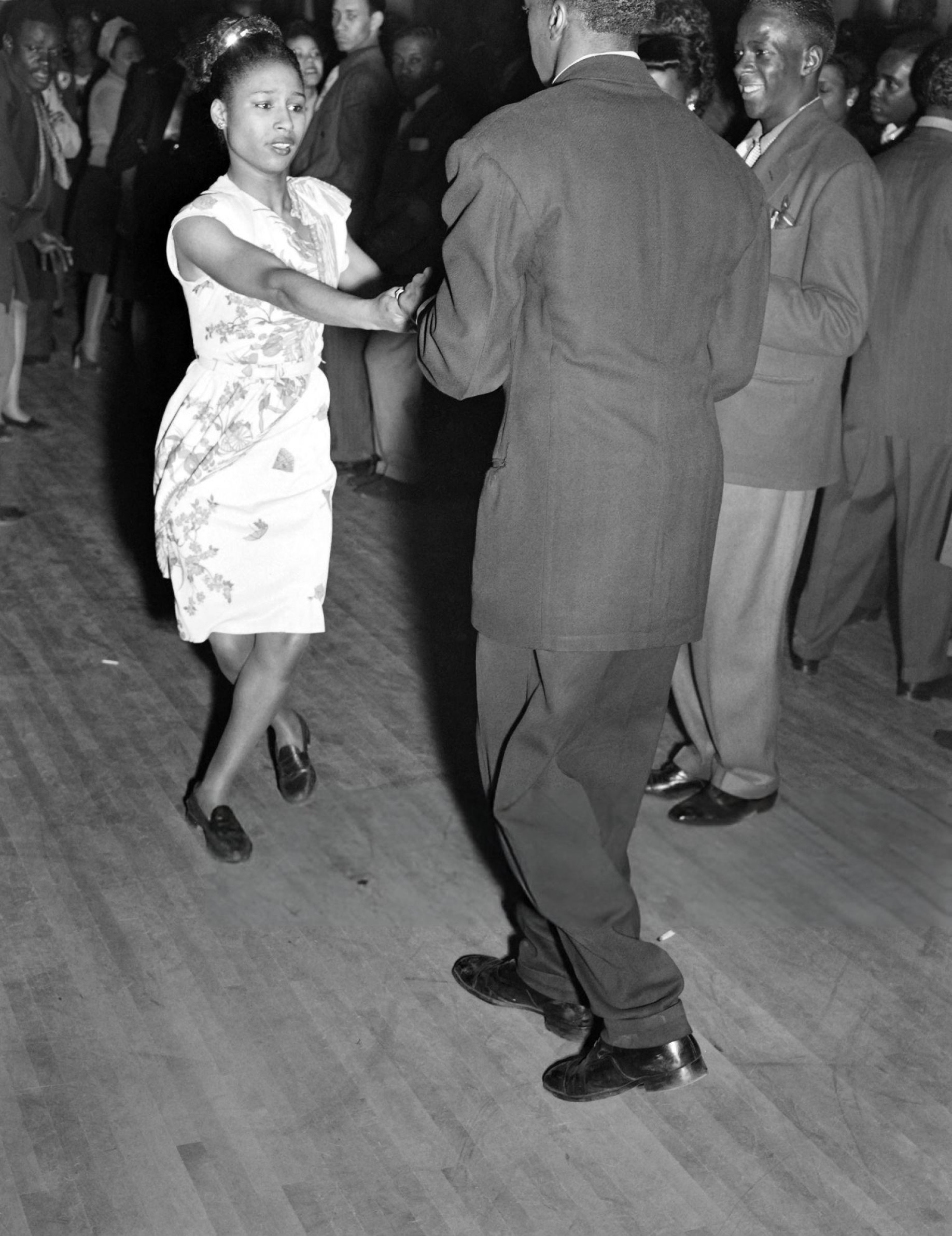 People dance in a night club of Harlem, 1940s.