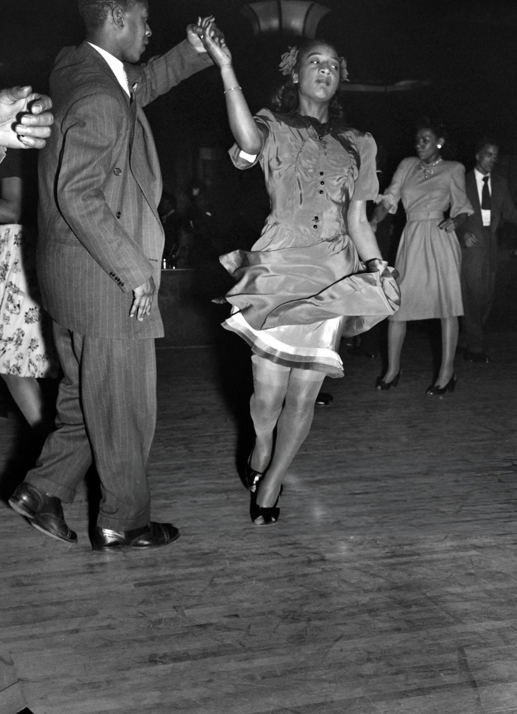 People dance in a night club of Harlem, 1940s.