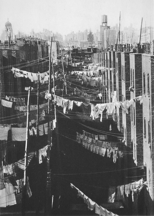 Laundry, New York City, 1934.
