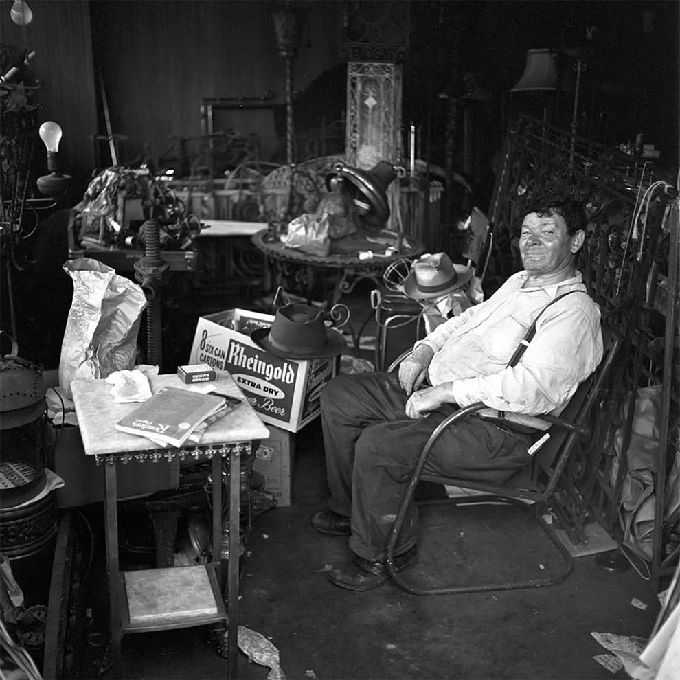 Vivian Maier's 1950s New York: Capturing the City in Motion Through Her Timeless Photography