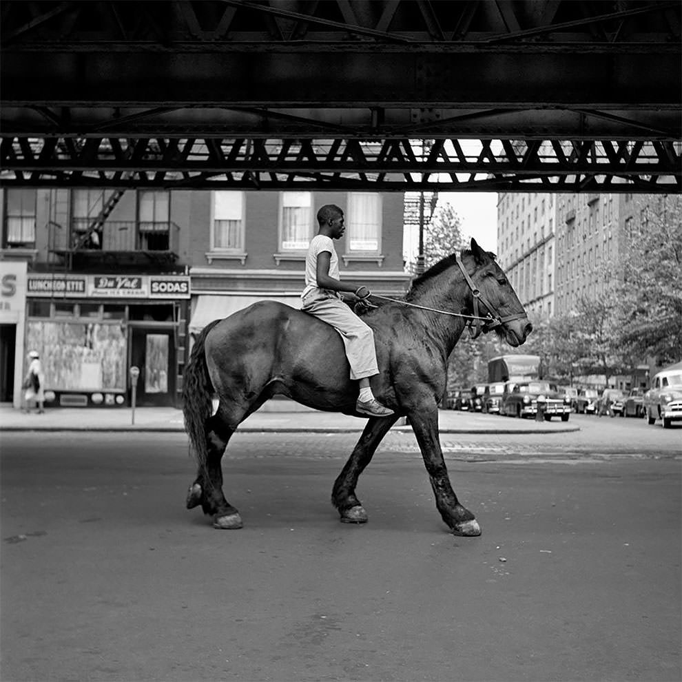 Vivian Maier's 1950s New York: Capturing the City in Motion Through Her Timeless Photography