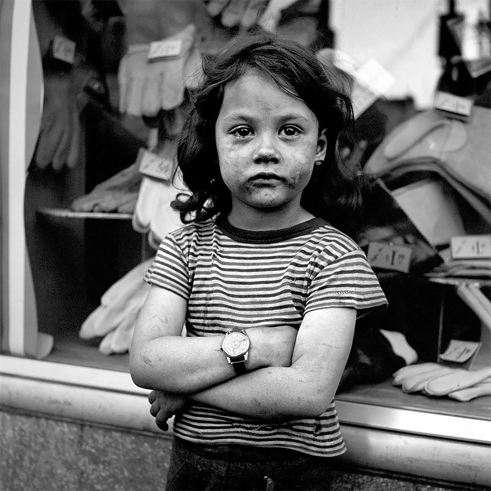 Vivian Maier's 1950s New York: Capturing the City in Motion Through Her Timeless Photography