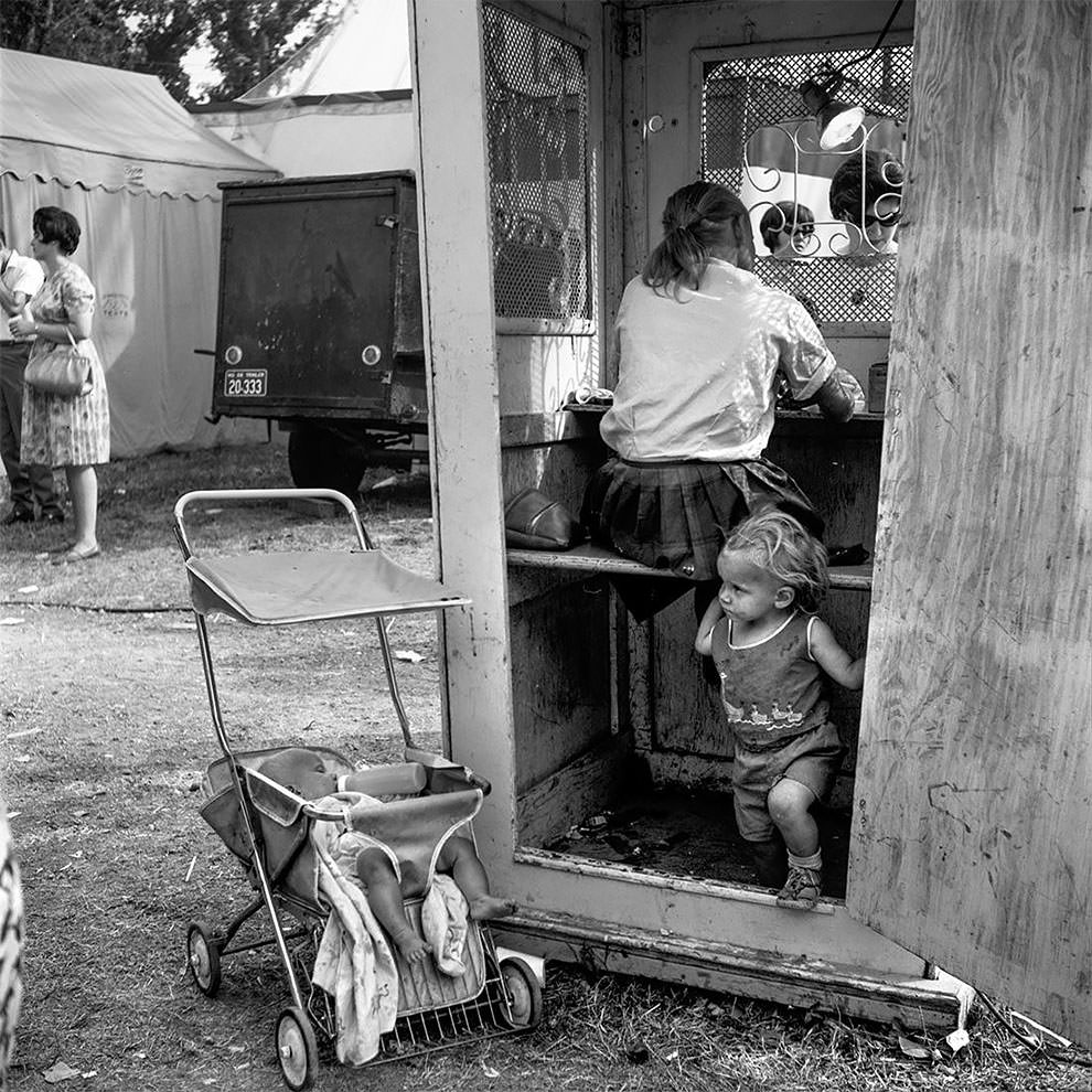 Vivian Maier's 1950s New York: Capturing the City in Motion Through Her Timeless Photography