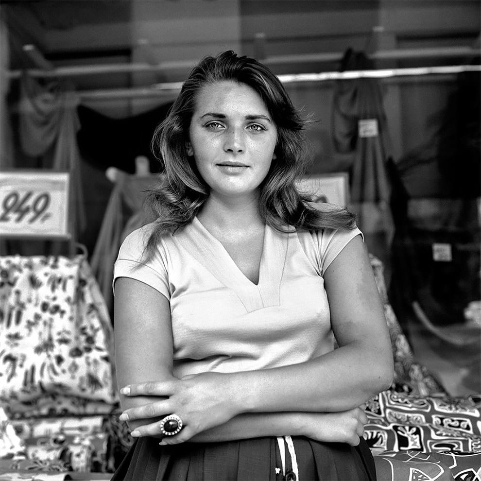 Vivian Maier's 1950s New York: Capturing the City in Motion Through Her Timeless Photography