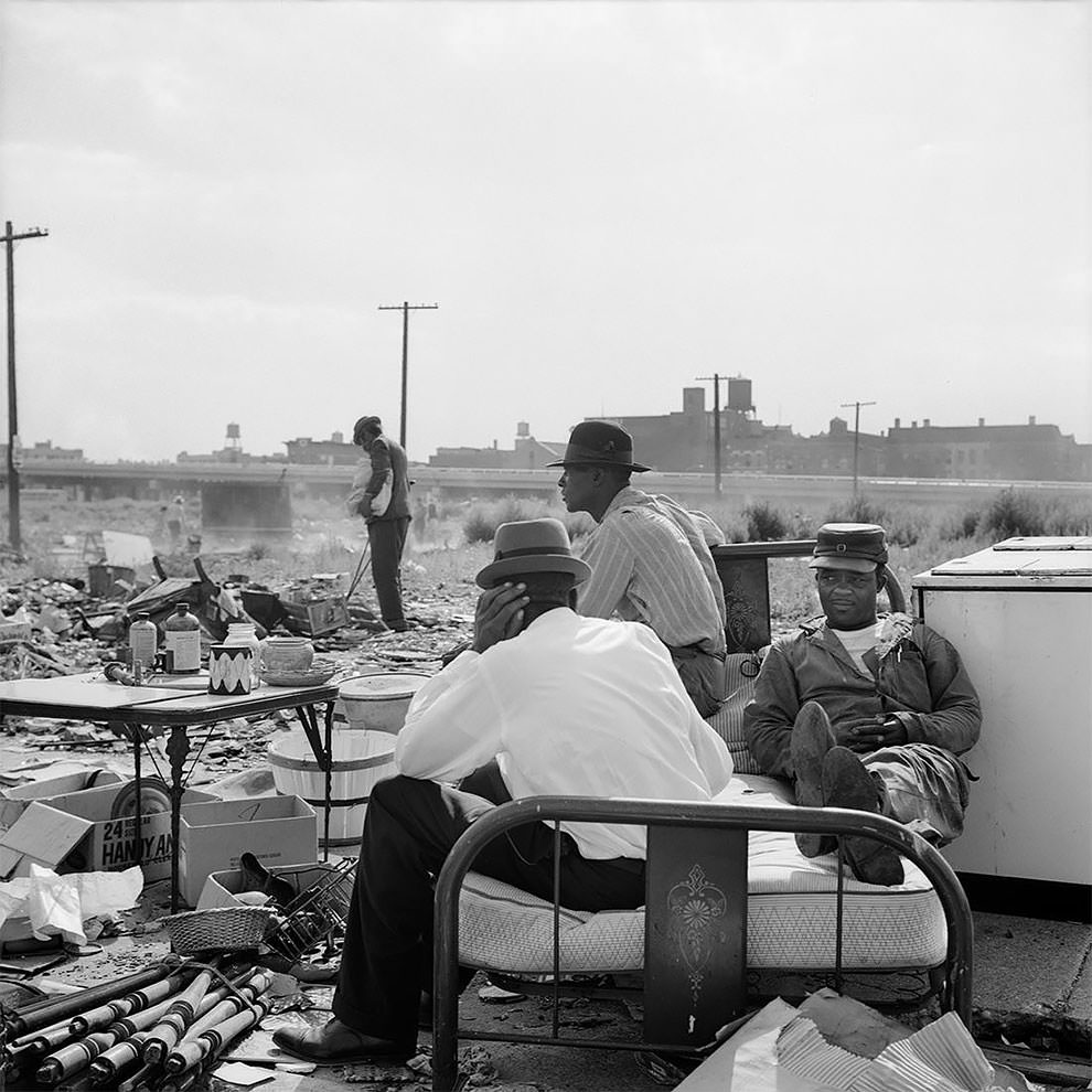Vivian Maier's 1950s New York: Capturing the City in Motion Through Her Timeless Photography
