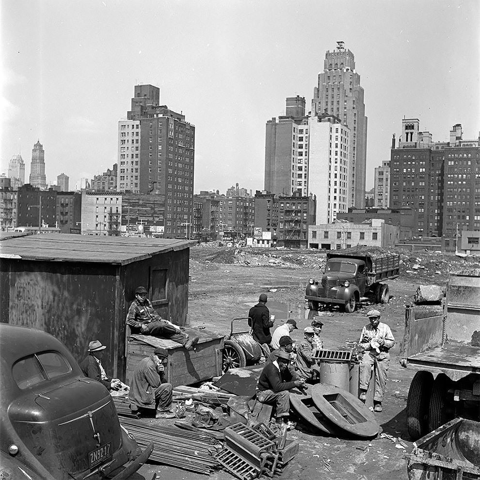 Vivian Maier's 1950s New York: Capturing the City in Motion Through Her Timeless Photography