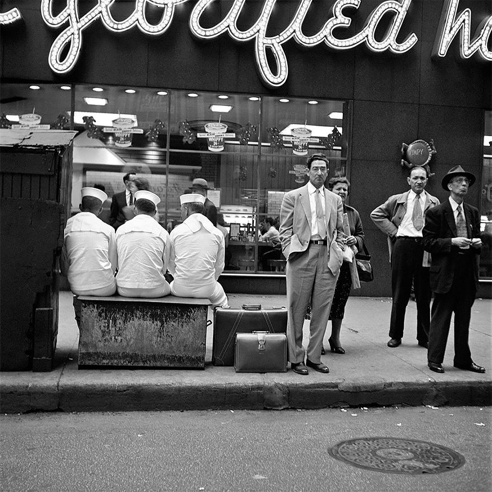 Vivian Maier's 1950s New York: Capturing the City in Motion Through Her Timeless Photography