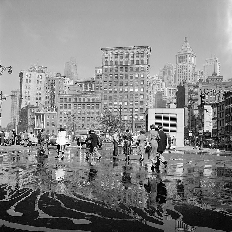 Vivian Maier's 1950s New York: Capturing the City in Motion Through Her Timeless Photography