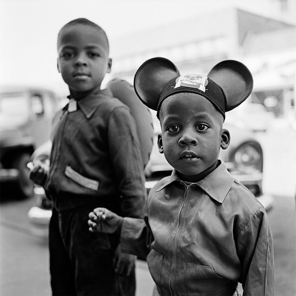 Vivian Maier's 1950s New York: Capturing the City in Motion Through Her Timeless Photography