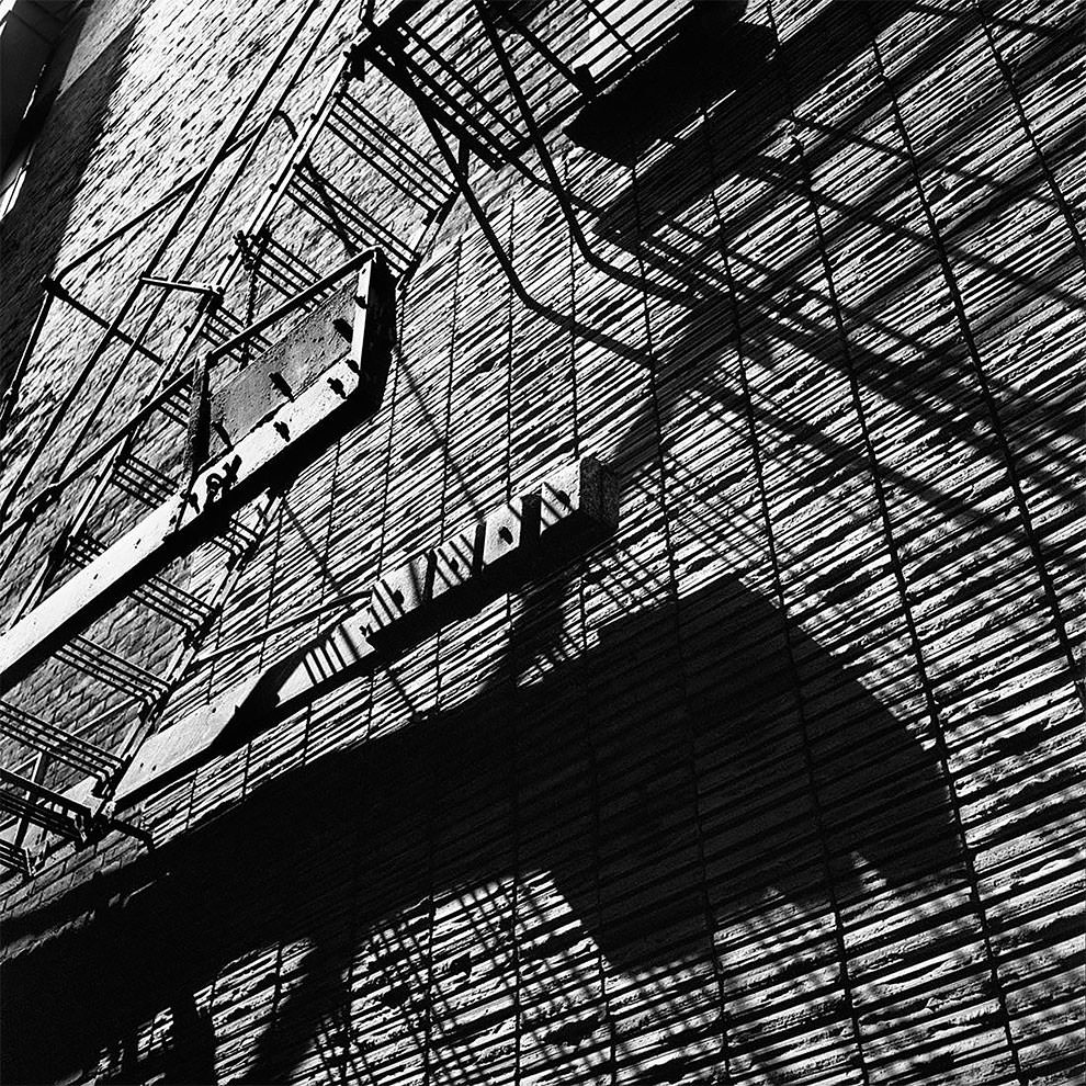 Vivian Maier's 1950s New York: Capturing the City in Motion Through Her Timeless Photography