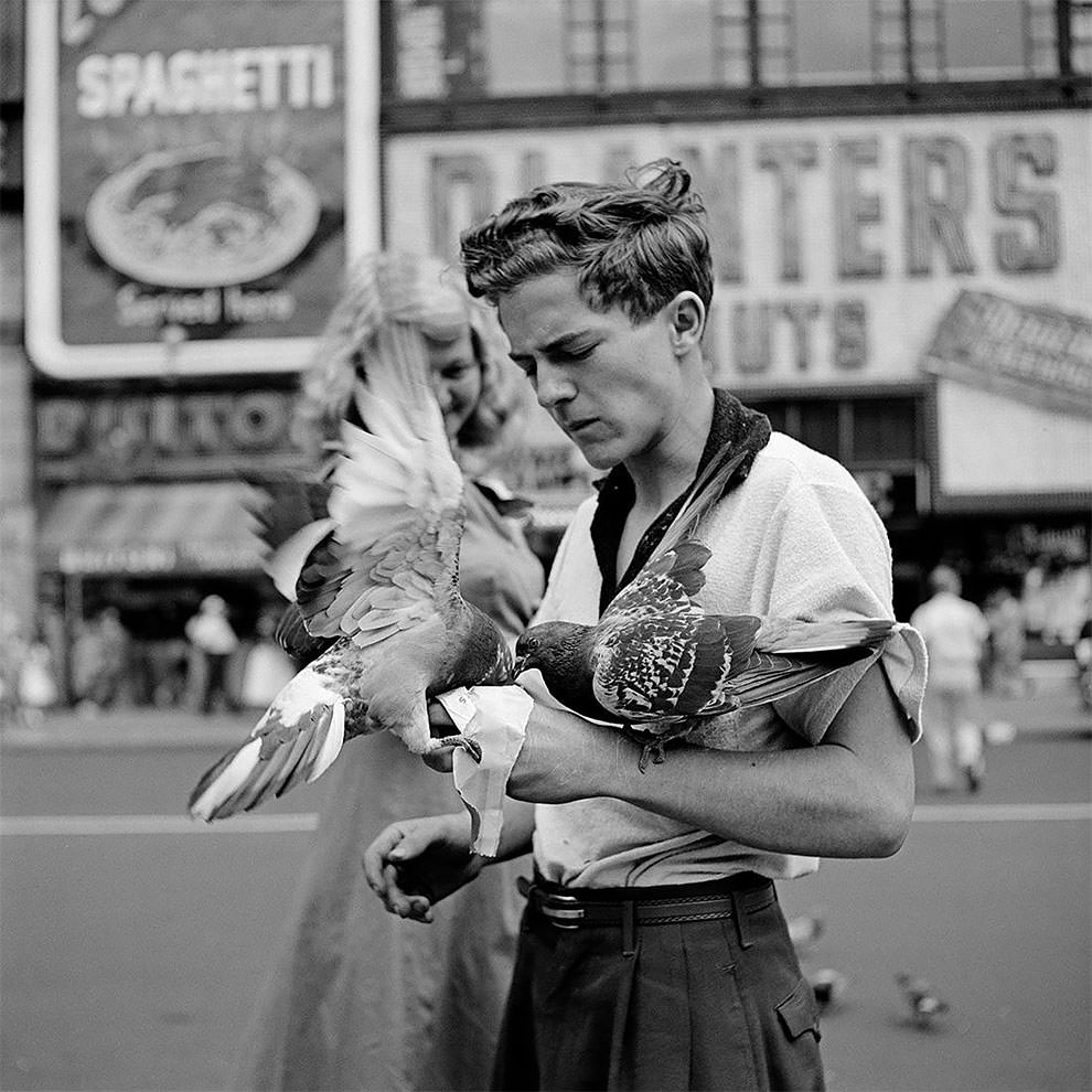 Vivian Maier's 1950s New York: Capturing the City in Motion Through Her Timeless Photography