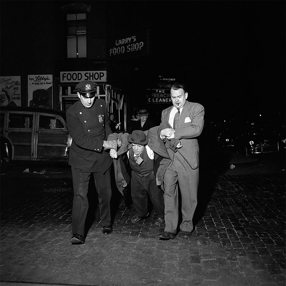 Vivian Maier's 1950s New York: Capturing the City in Motion Through Her Timeless Photography