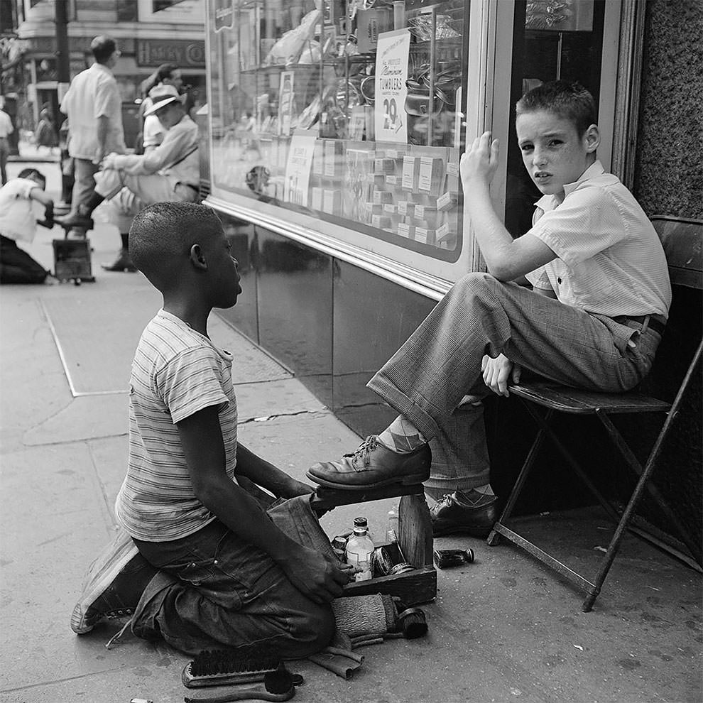 Vivian Maier's 1950s New York: Capturing the City in Motion Through Her Timeless Photography