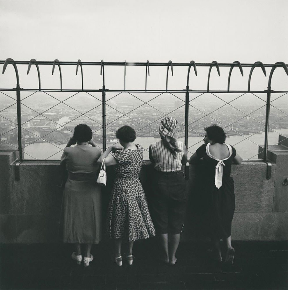 Vivian Maier's 1950s New York: Capturing the City in Motion Through Her Timeless Photography