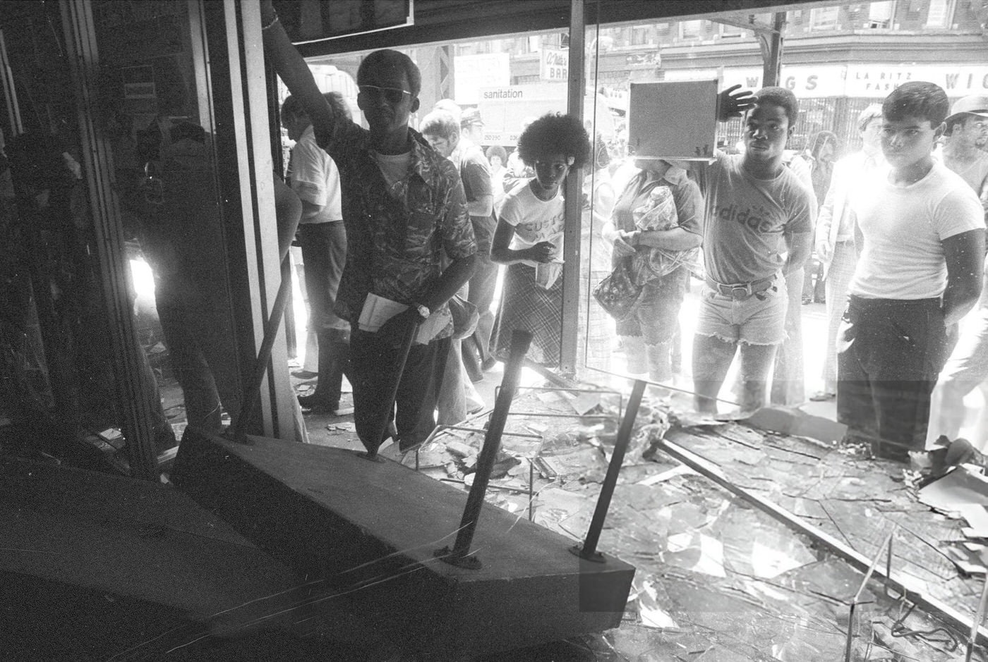 A merchant after the blackout, 1977.