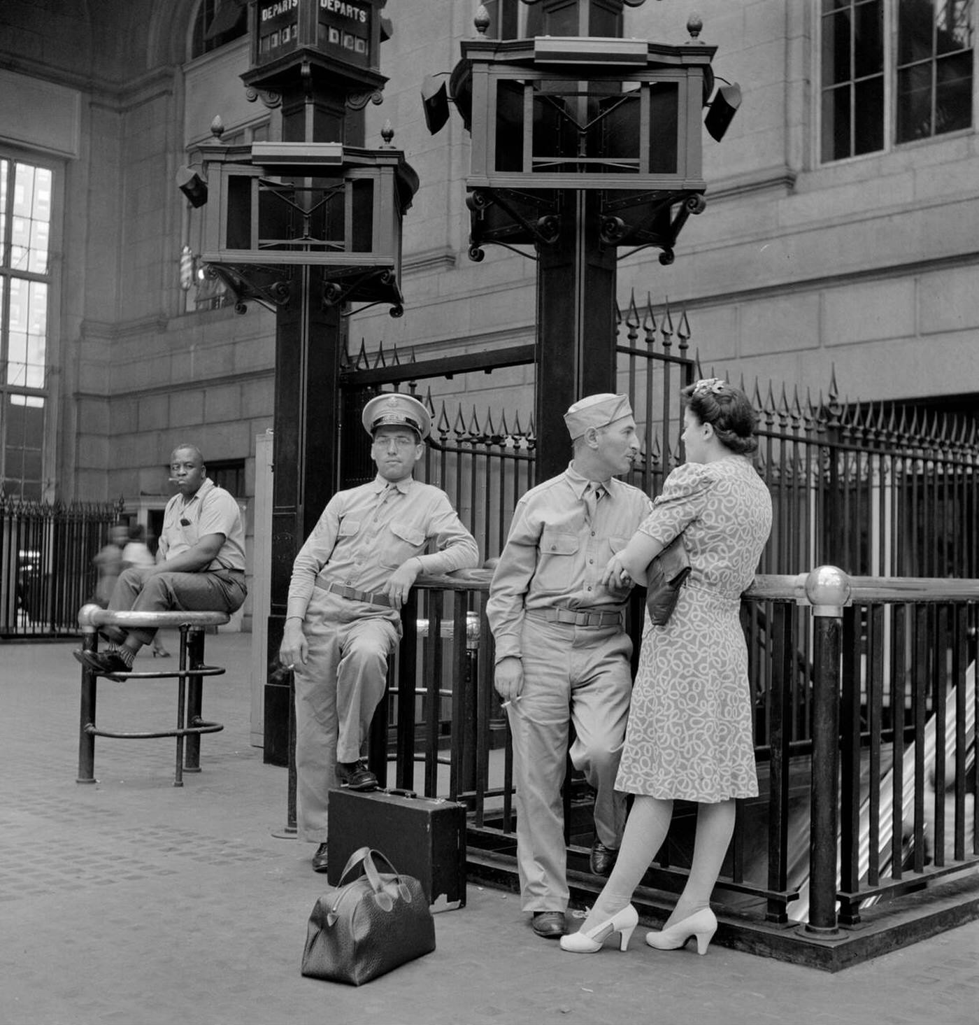Soldiers waiting for train, Pennsylvania Station, New York City, 1942.