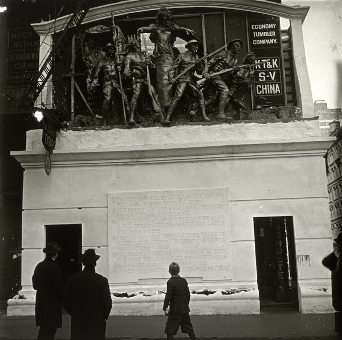 An impromptu placement of a sculpture on New York’s streets.
