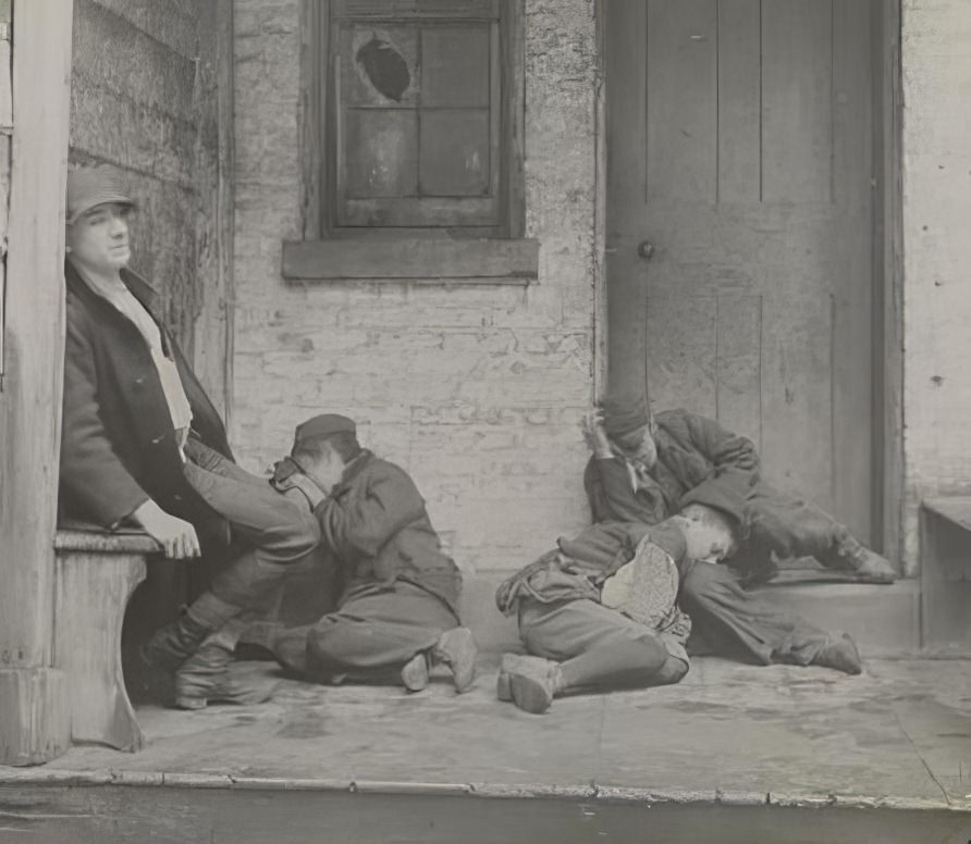 Street Arabs in night-quarters, Mulberry Street, circa 1890.