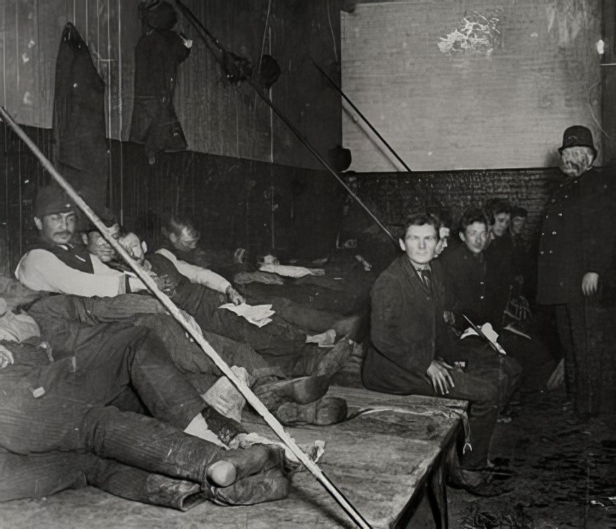 Oak Street police lodging, 1890.