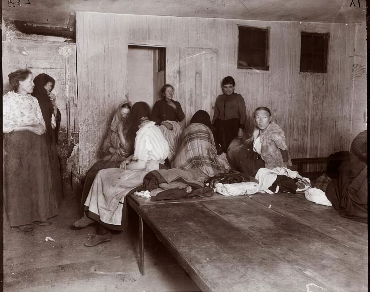 Women in the Elizabeth Street Station lodging room, 1890.