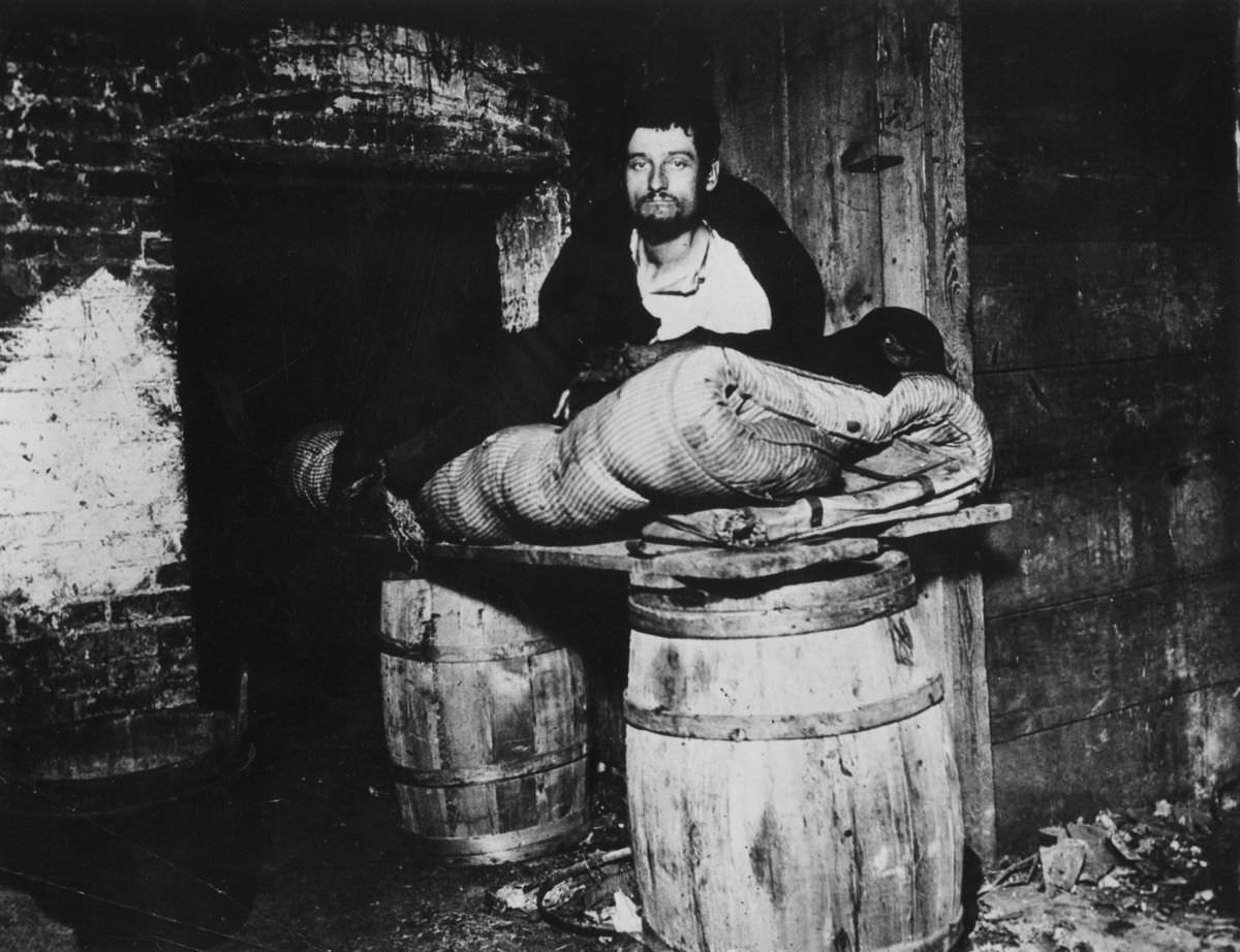 The cellar of 11 Ludlow Street, where beggars sleep in squalid conditions, 1887.
