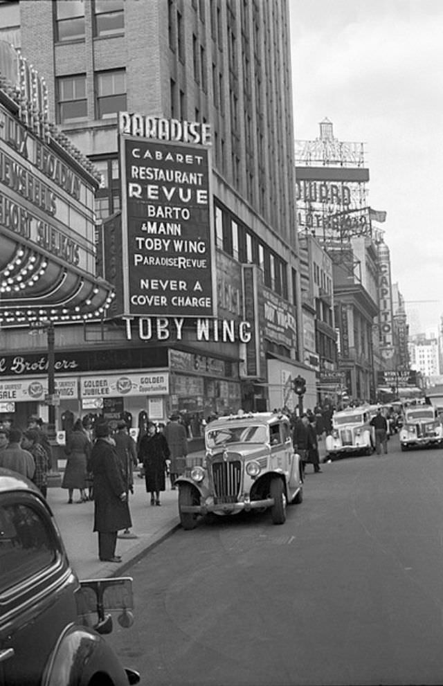 Paradise Cabaret Restaurant in the Brill Building, 1937.