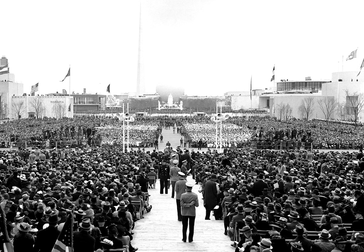Guests of honor who listened to the opening speeches in the Court of Peace at the New York World's Fair, 1939.
