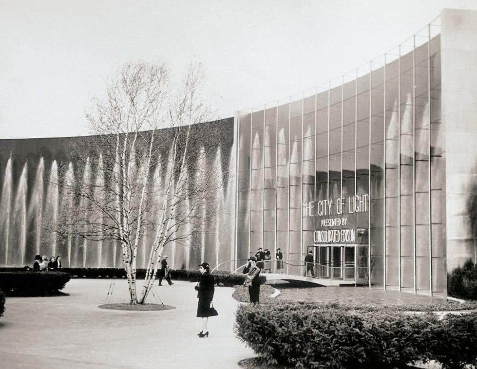 Con Edison's city of light exhibition at the 1939 New york World's Fair.