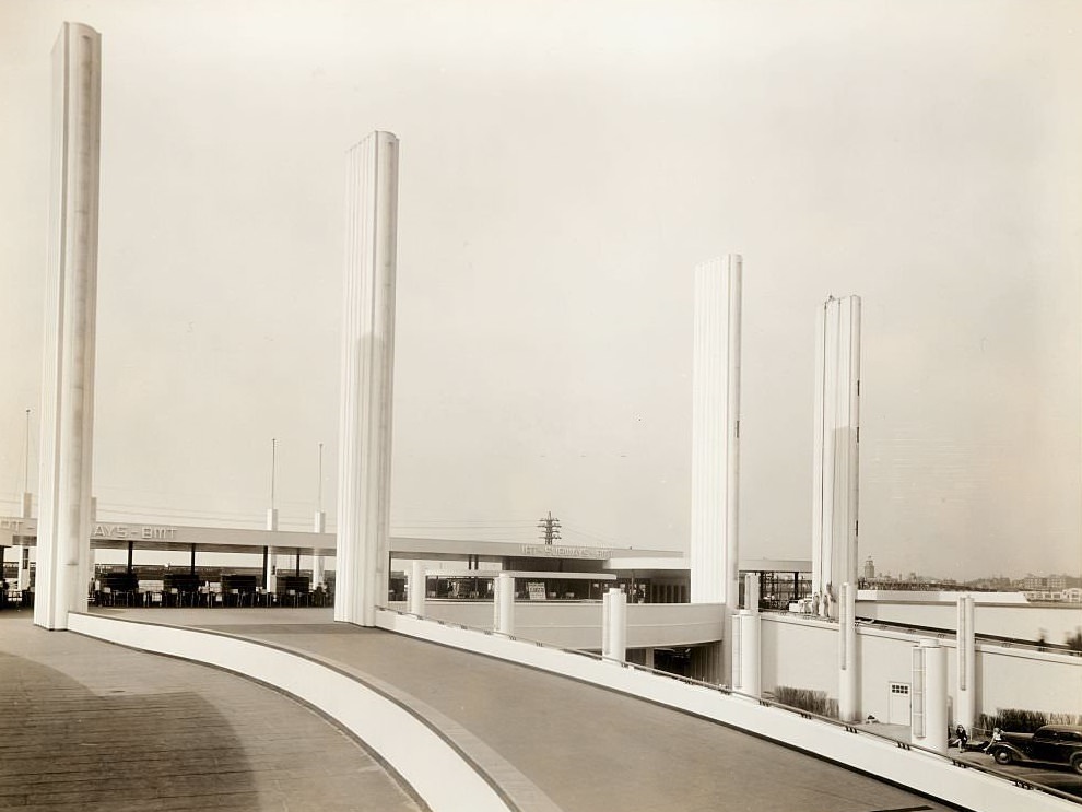 Entrance to BMT and IRT subways at 1939 NY World's Fair.