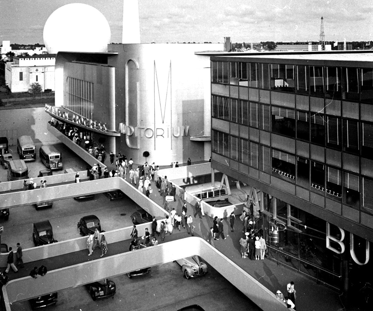The entrance to General Motors' Exhibit at the New York World's Fair, 1939.