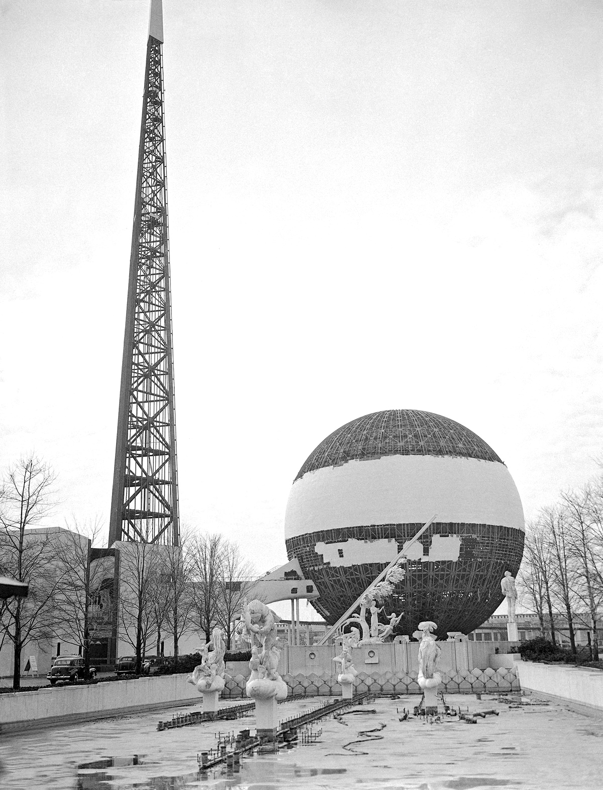 View of the Trylon and Perisphere being dismantled in New York, 1941.
