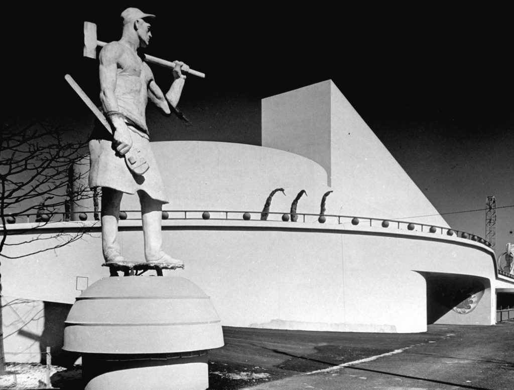 Scene in Queens, New York, before the grand opening of the World’s Fair, 1939.