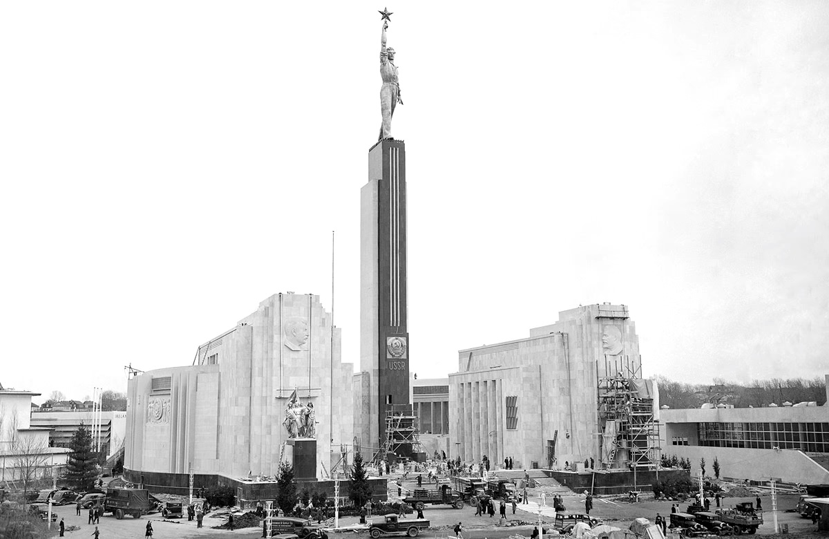 The Russian pavilion at the New York World's Fair, 1939.