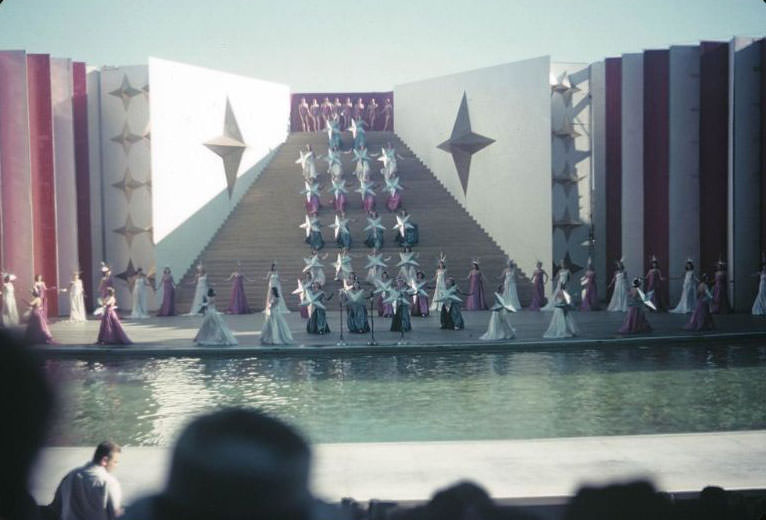 Amphitheater and Billy Rose Aquacade, 1939 New York World's Fair.