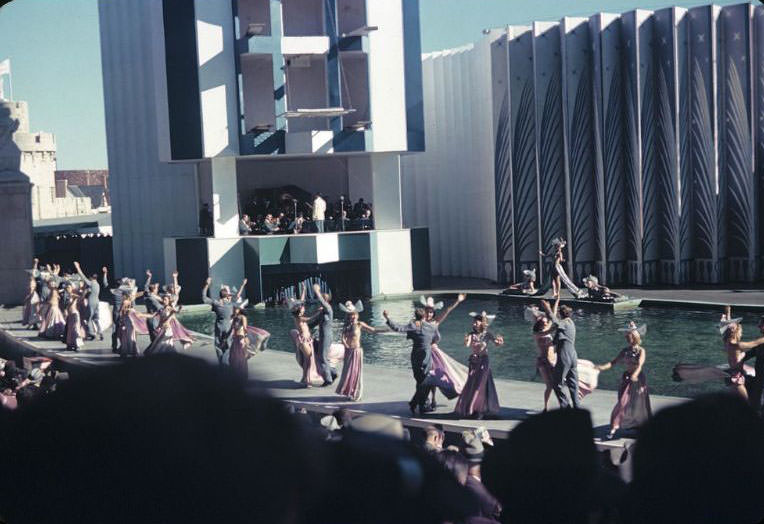 Amphitheater and Billy Rose Aquacade, 1939 New York World's Fair.