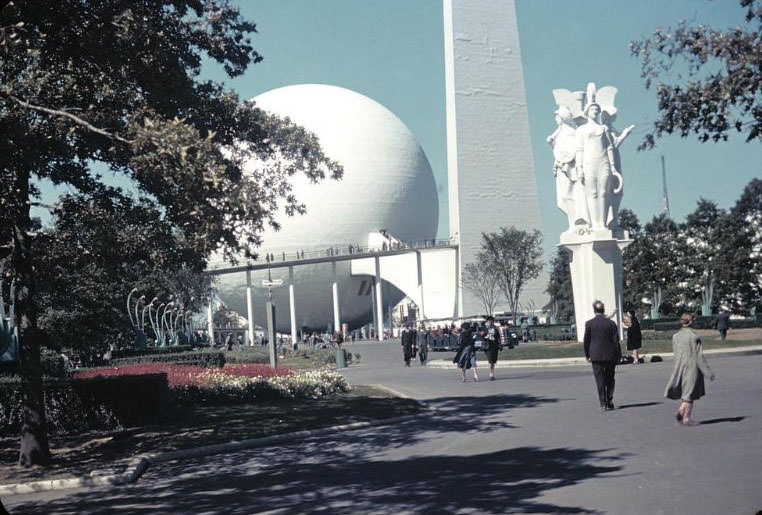 Trylon, Perisphere and Helicline, 1939 New York World's Fair.