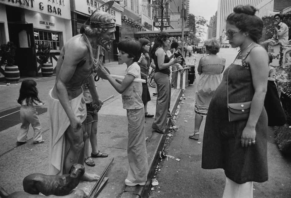 Fascinating Vintage Photos Capturing Street Life of New York City in the 1960s and 1970s