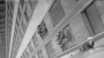These Death-Defying Photos of Empire State Building Construction Will Leave You Breathless