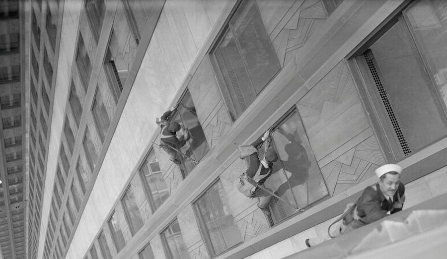 These Death-Defying Photos of Empire State Building Construction Will Leave You Breathless