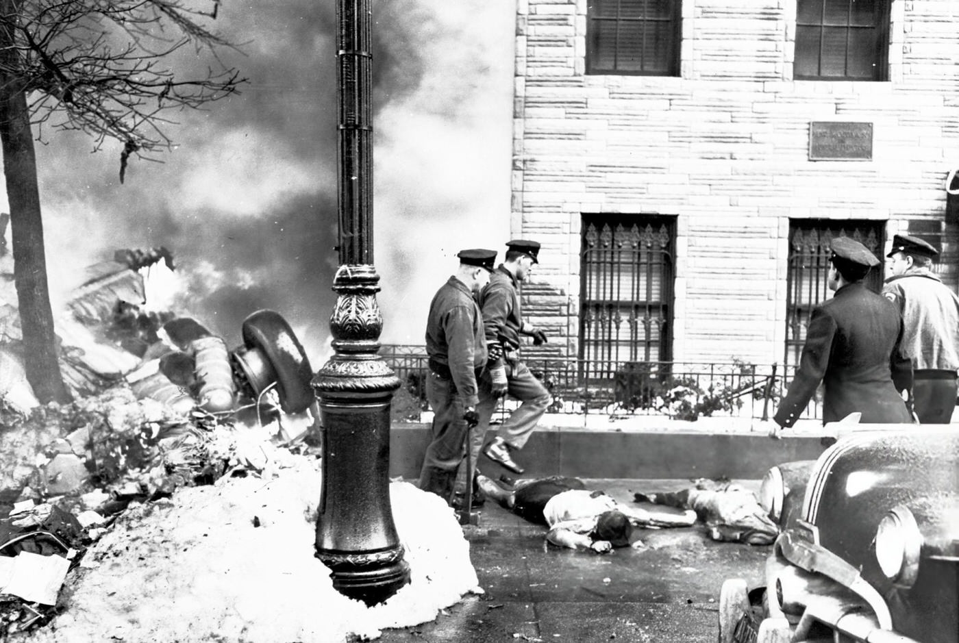 Rescue Workers Move Around Bodies Of Passengers Hurled Onto The Street From The Airliner, The Result Of A United Airlines Dc-8 &Amp;Amp; Twa Super Constellation Aviation Accident After Two Airplanes Collided Over Foggy New York Harbor And Crashed In Brooklyn, 1960.