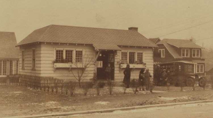 Giffords Lane and Margaret Street, 1900s.