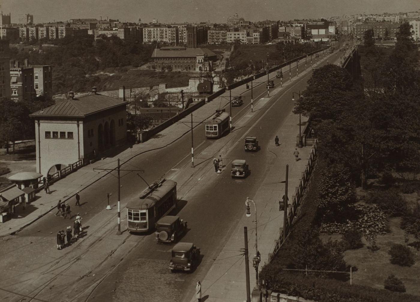 Bridges: Washington Bridge Spanning The Harlem River From Upper Manhattan At West 181St Street And Amsterdam Avenue To The Bronx, 1932.